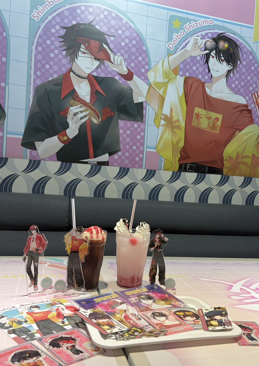 rataroooe's tweet photo. なんと、深夜2時にカラオケコラボ部屋に幽閉されているオタク https://t.co/8WB00IQK8N