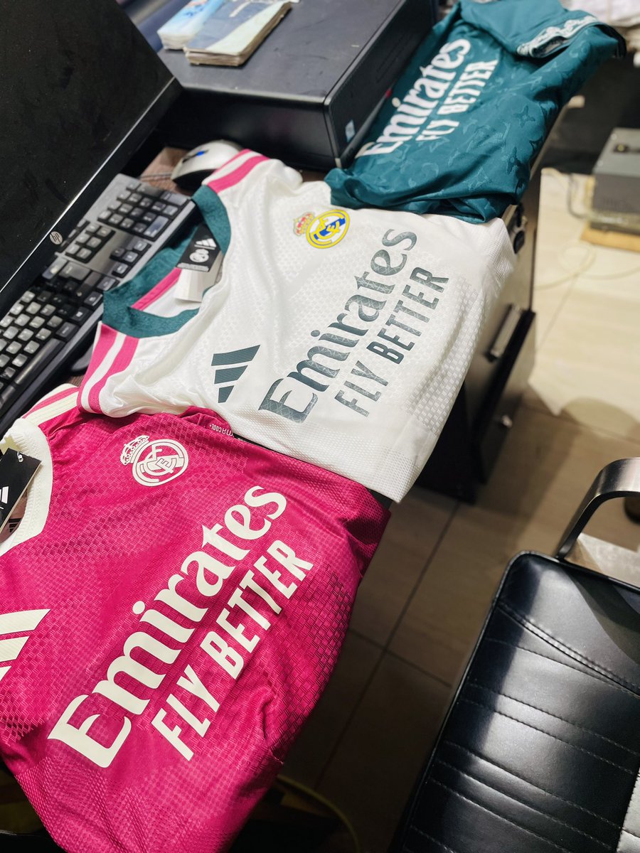 ManouFomat's tweet photo. Je suis équipé pour cette nouvelle saison. Le meilleur club de l’histoire du football et le seul club que j’aime 🤍 https://t.co/9eyO3Gyam0