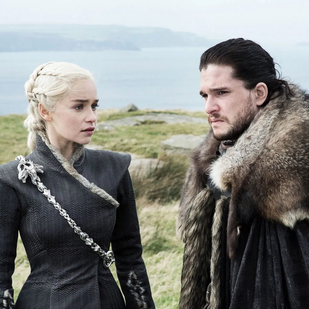 pusholder's tweet photo. Warner Bros., Game of Thrones evreninin beyaz perdeye taşınacağını açıkladı. 

Film, Targaryen Hanedanlığı’nın Westeros’u fethetmesini konu alacak. https://t.co/q4gccBwwJr