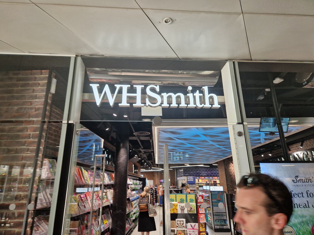 cc_strngr's tweet photo. Will Hockey Smith shop in Kings Cross https://t.co/gdZ4nNlJ6G