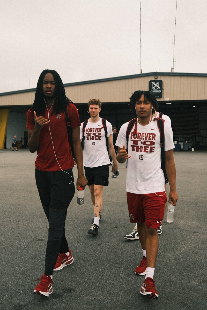 GamecockMBB's tweet photo. On island time for the next few days π€ https://t.co/siJNDcHDjF