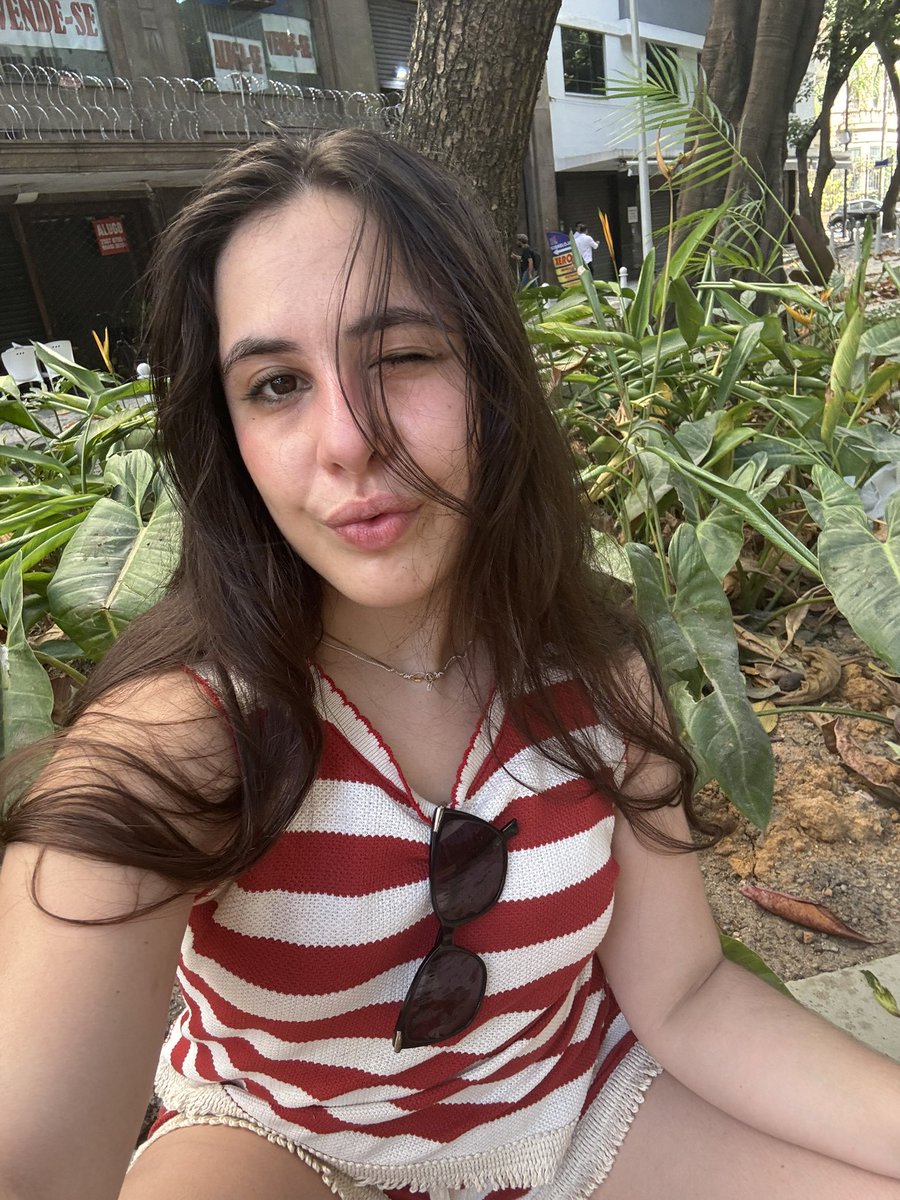 opheliagrl's tweet photo. Hot girls where we’re from we don’t look like models https://t.co/9cYP7N85lb