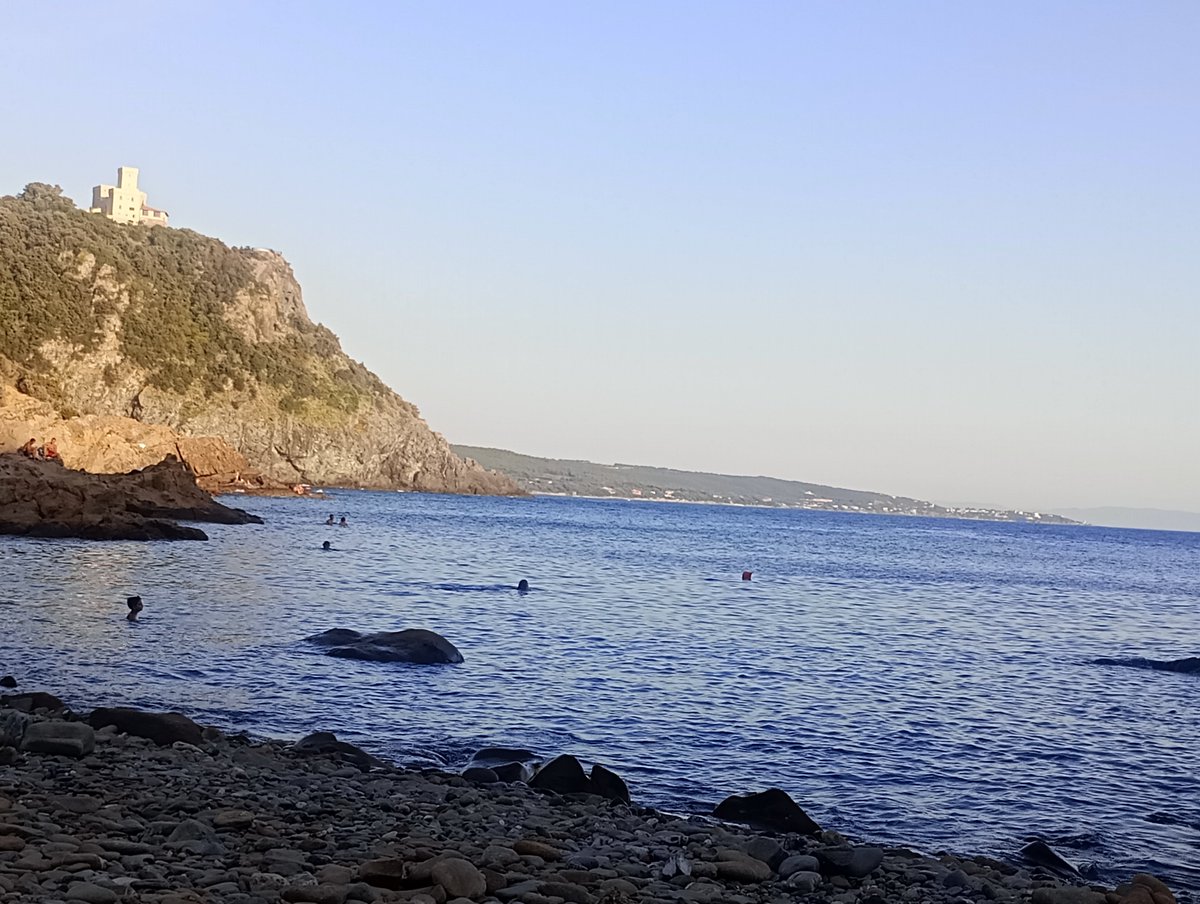 berth_al's tweet photo. Dopo una notte di lavoro..un paio d'ore di sonno di mattina.. questo spettacolo riconcilia con la bellezza della vita.. io il mare i miei figli.. un bel bagno..tuffi.. e la giornata è stata bellissima...e non è ancora finita.. #estate26 #mare #natura #figli https://t.co/c9tbZVCOGn