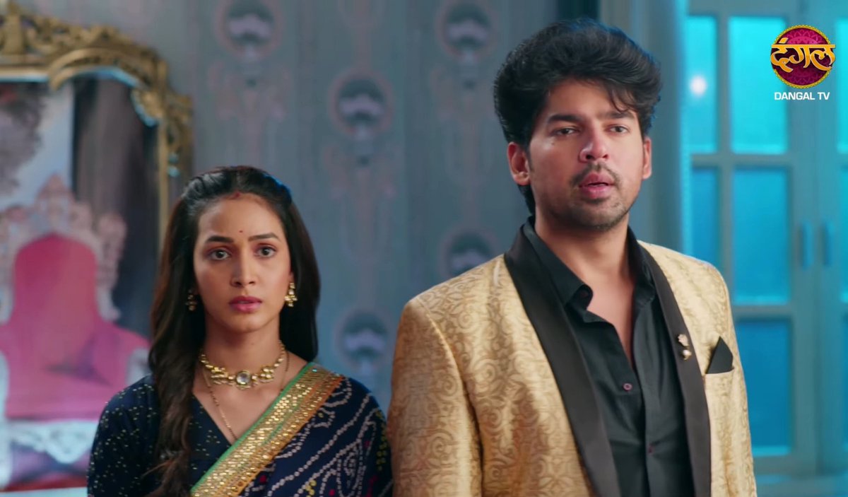 animatelove11's tweet photo. This scene so funny 🤣 
sameer is practicing how to dance with rimjhim 😭 whole family saw a sameer do in dance practicing 
They face went like this 😳 after seeing his dance 🤣
#rimjhim #rimeer https://t.co/7OIQwplZBq