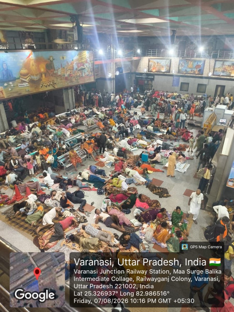 drm_lko's tweet photo. @tanus1868 @narendramodi A disruption in the 33 kV power supply was experienced. The station load, including passenger amenities, was immediately shifted to the DG set, ensuring uninterrupted services. Photographs are attached for reference. https://t.co/1CVucQOY5m