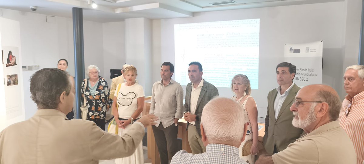 Dip_Va's tweet photo. 🏛️ El diputado Moisés Santana ha asistido a la inauguración de la exposición didáctica “Simón Ruiz, su vida y su legado” en el Museo de las Ferias de Medina del Campo.

📜 Una muestra que pone en valor la figura de Simón Ruiz, su contribución histórica y el legado que dejó vinculado a Medina del Campo.
