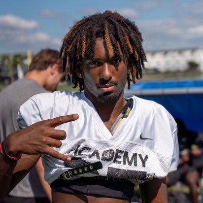 CoachZackGoodFB's tweet photo. '27 Preseason Head Hunter TE Rankings:

1. @devon_myrie 6'5 210 NFL Academy UK
2. @_brunocook 6'1 220 Gilmour Academy, OH
3. @Cookii2Tuff 6'2 225 Grove City Christian, OH
4. @CohenGuest67 6'4 225 University, FL
5. @cole_k22 6'4 210 Marbury, AL https://t.co/ZmnWNAtUHm