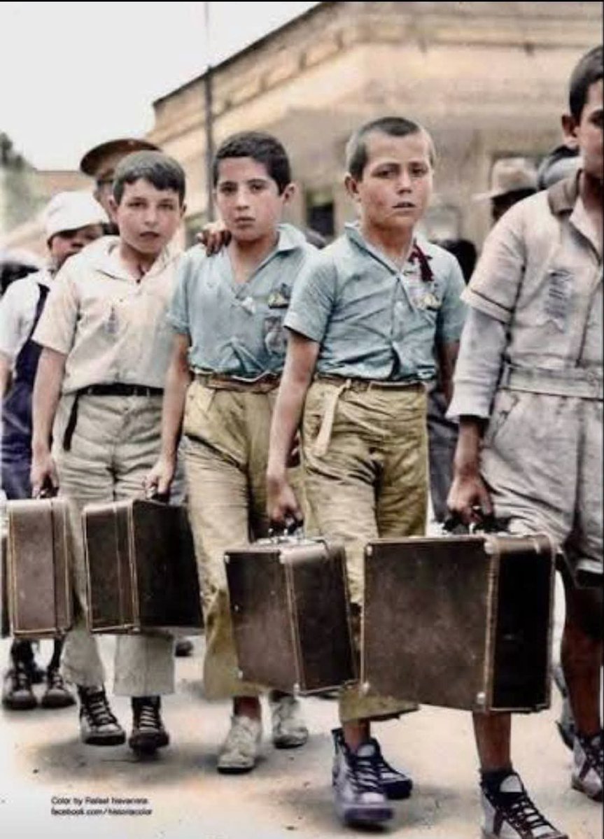 lopez_mari15023's tweet photo. Va y dice Ayuso hoy en TV, q ella no puede imaginarse a España mandando a sus niños fuera solos. Pues guapa hay pruebas. Nadie manda a sus hijos fuera si no están desesperados. 
Niños españoles llegando a Argentina tras la guerra civil española. Ayuso además d mala , ignorante https://t.co/IHtAOjJMsC