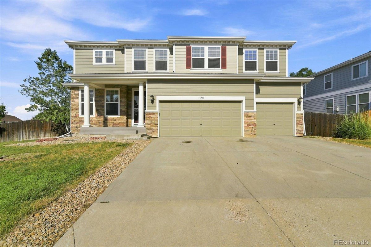 k00byaj's tweet photo. Move now, customize later 🔑

13701 Leyden St is clean, comfortable, and full of potential—4 beds, 2.5 baths, generous yard, and a super convenient.

Perfect for a growing household.

Full tour 👇
https://t.co/XXdInQvjiJ

#BrightonCO #ForSale #RealEstate https://t.co/klFvQPztDH