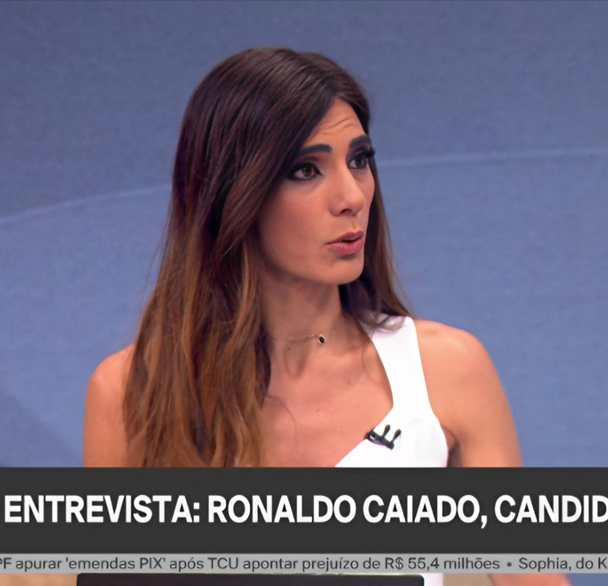 JFreiress_'s tweet photo. Ronaldo Caiado: "A minha primeira medida, se eu for eleito presidente, irei dar anistia para os presos do 8 de janeiro."

​Andréia Sadi: "Mas essa não é a medida que o Brasil mais precisa hoje."

​Ronaldo Caiado já levou a primeira pancada na sabatina e ficou sem resposta. https://t.co/Y8BlAelaAE
