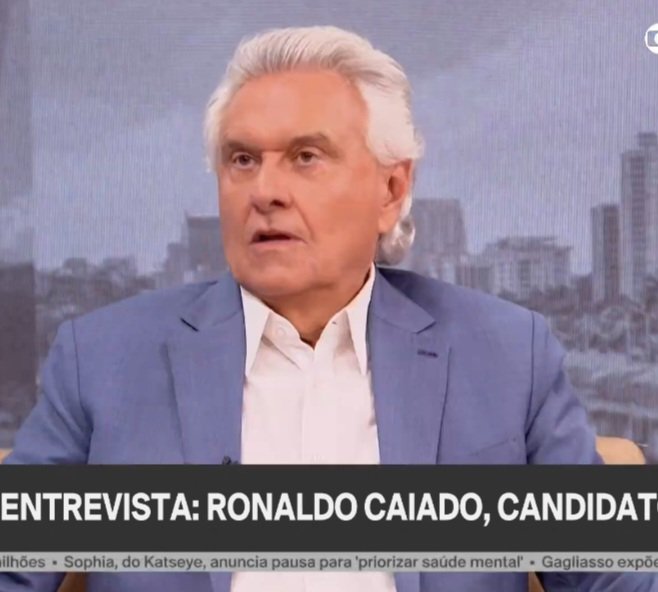 JFreiress_'s tweet photo. Ronaldo Caiado: "A minha primeira medida, se eu for eleito presidente, irei dar anistia para os presos do 8 de janeiro."

​Andréia Sadi: "Mas essa não é a medida que o Brasil mais precisa hoje."

​Ronaldo Caiado já levou a primeira pancada na sabatina e ficou sem resposta. https://t.co/Y8BlAelaAE