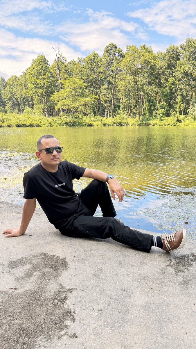ManipThapa's tweet photo. चाहेको मान्छे सधैं आफ्नो हुँदैन र आफ्नो
भएको मान्छे सधैं साथमा रहँदैन..!🥺❤️ https://t.co/qCq4VC7QfT