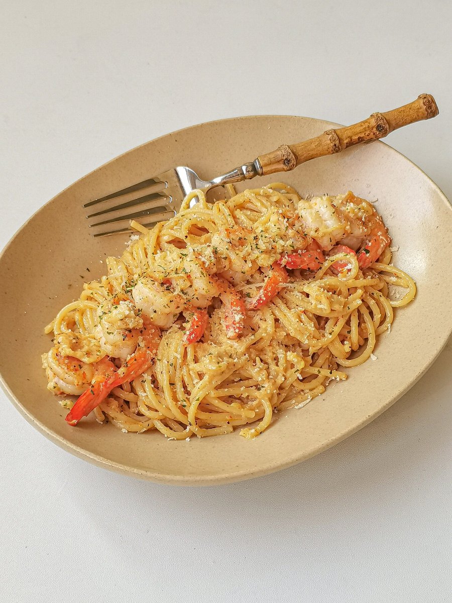 folkswish's tweet photo. Homemade garlic butter pasta in 15 mins  Quick, creamy, and way better than takeout – weeknights just got tastier!， https://t.co/4l16Je1CFG