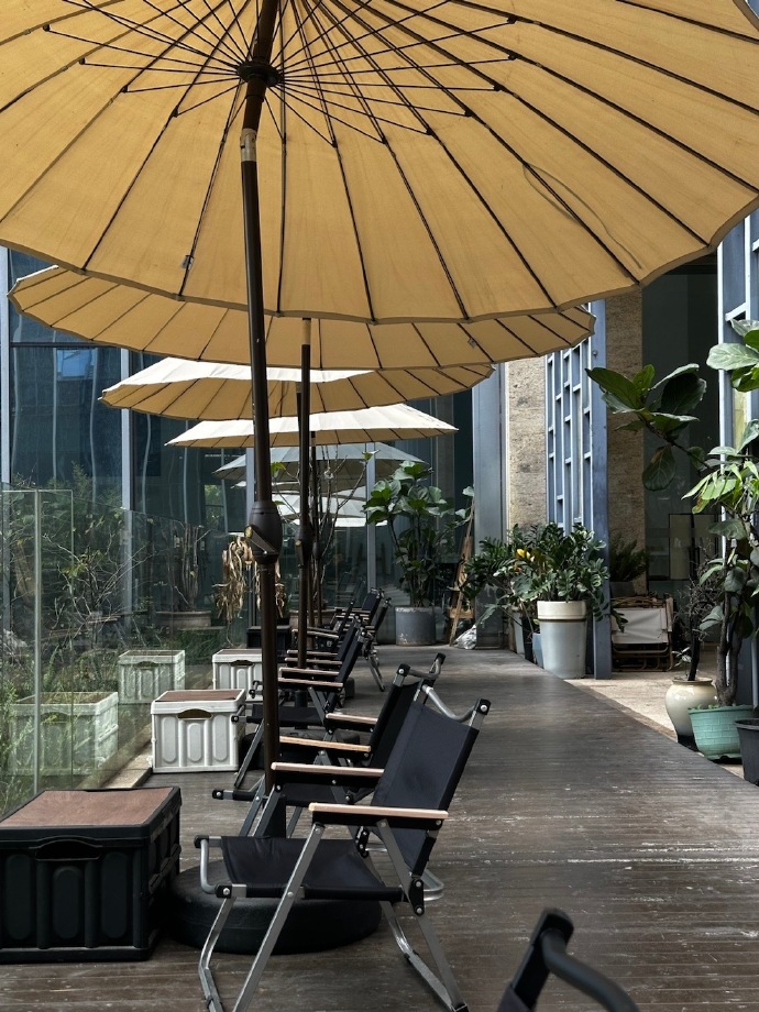 kyle_mcfee's tweet photo. Tried the new rooftop coffee shop downtown this morning—warm latte with a city skyline view beats any office routine, game-changer for work breaks! https://t.co/84ueN9nyUW