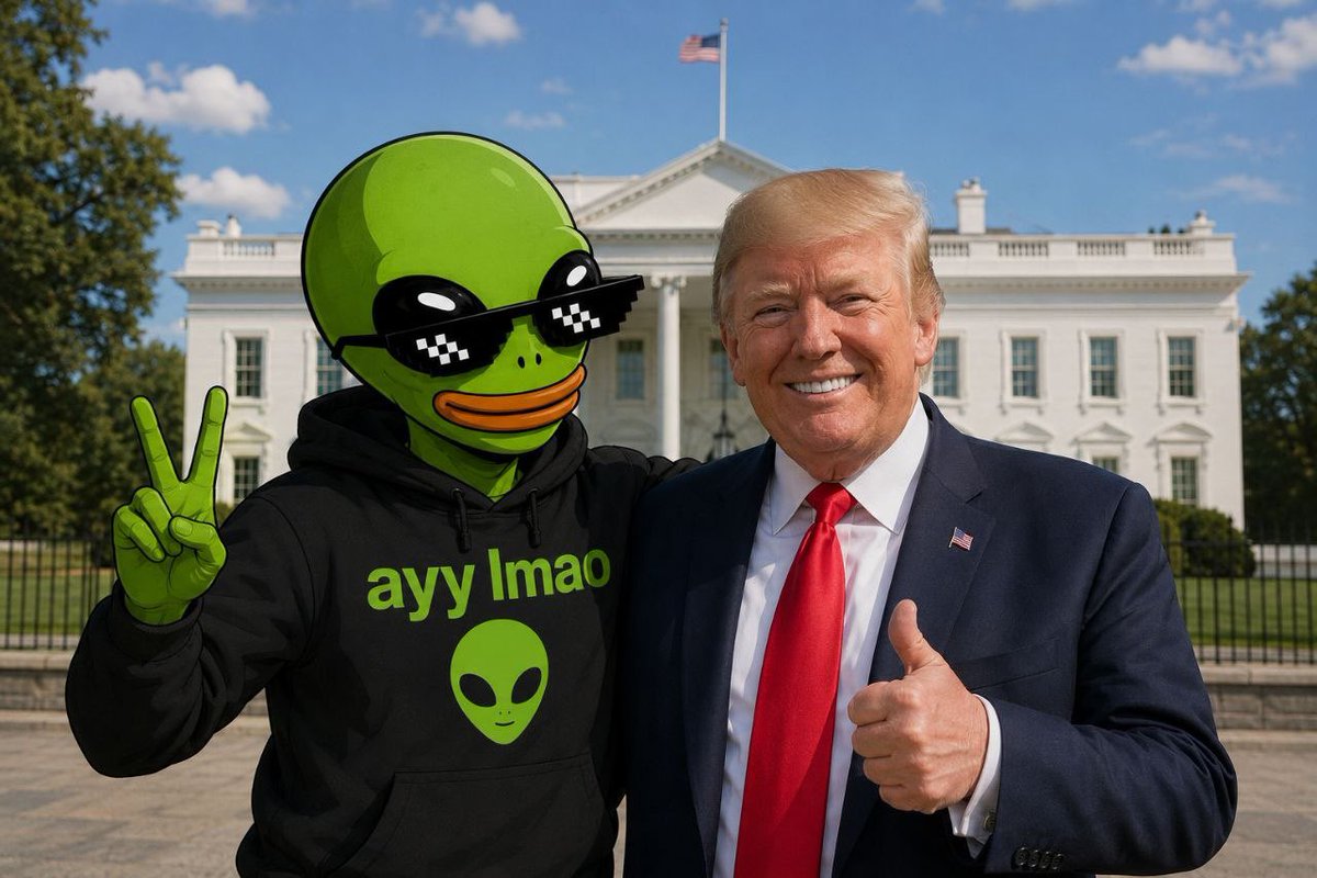 Sussker's tweet photo. @WhiteHouse When the Ayyliens finally visit Earth… 👽

First stop: a photo at the White House.

Peace. Memes. Good vibes.

AYY LMAO. 🚀 https://t.co/NHt3WsHATI