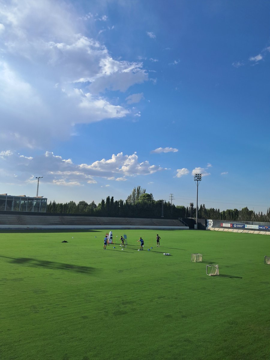 albacetefa86229's tweet photo. ÚLTIMA HORA DEL ALBACETE BALOMPIÉ🚨
Javi villar y valverde ya an tocando césped depues de sus graves lesiones 
Están entrando solos  y en unos días estarán con el grupo https://t.co/aNRv52ZMDZ