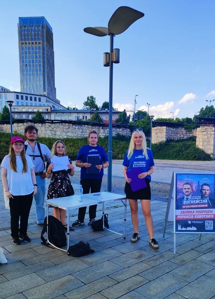 OksanaAdamko's tweet photo. ❗Dołącz do zbiórki podpisów

Wspieramy @BBochenczak — kandydata na prezydenta Krakowa!

✍🏼Min.3000, ale celujemy wyżej — część może być nieważna.

Pobierz formularz (link w komentarzu) i przynieś podpisy do biura: ul. Kamienna 45/3

Każdy podpis ma znaczenie!

#OdzyskajmyKraków https://t.co/ubYHc6lNts