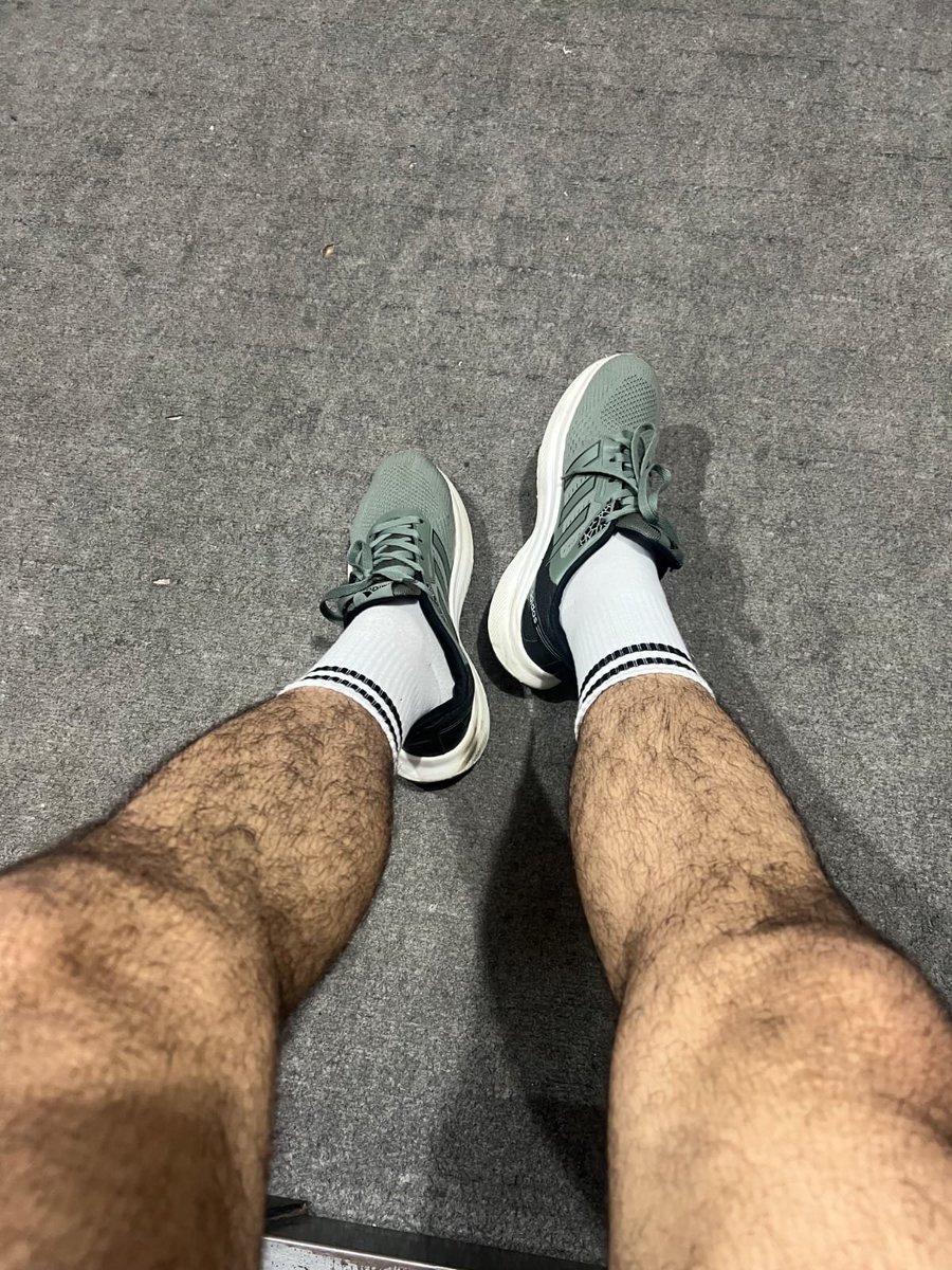 AlphaSocksDom's tweet photo. @gayboyy221 Want to be my slave, boy? My muscles and feet need worshipping. https://t.co/IiutZexbzt