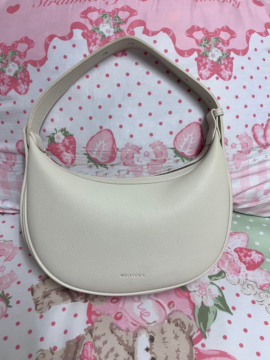 roougnor's tweet photo. ส่งต่อกระเป๋า Bostanten 170 ส่งฟรี ( เดิม 300+ )
ไม่มีถุง สายปรับความยาวได้ สนใจ dm ค่ะ ଘ ━☆
ทำความสะอาดก่อนส่งค่ะ 🥣🧴🧼

#gentlewoman #ส่งต่อกระเป๋า #ส่งต่อgentlewoman #ส่งต่อเสื้อผ้ามือสอง #เสื้อผ้ามือสอง #ส่งต่อสกินแคร์มือ2 https://t.co/kZN7ZOIx6g