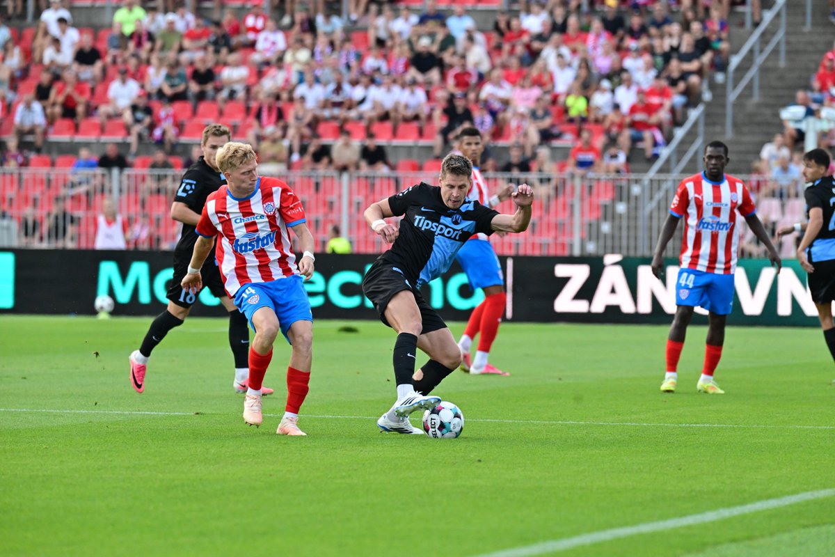 FCSlovanLiberec's tweet photo. ⏱️20' | #ZBRLIB | 0:0
Jedeme dál. 🔵⚫️ #FCSL https://t.co/YOanfLp62b