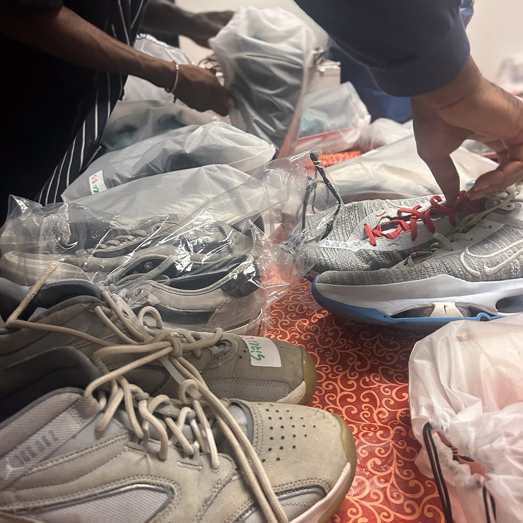 shepherds_table's tweet photo. A huge thank you to Lift Every Step for donating 55 pairs of men's shoes to Shepherd's Table! 👟

Lift Every Step helps provide essential footwear to people in need across the DMV. These shoes will make a real difference for our Clothing Closet clients. https://t.co/AVLECjYNjJ