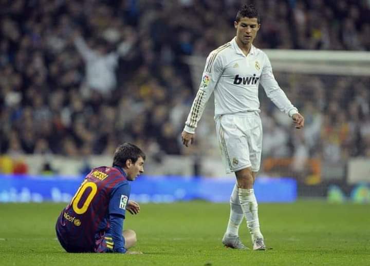 cr_7siiii's tweet photo. تخيل عندك أكثر من 900 هدف وما تكون هداف كرة القدم 
تخيل عندك 129 هدف بالابطال وما تكون هداف البطولة
تخيل عندك أكثر من 100 هدف دولي وما تكون هداف المنتخبات

مشكلة ميسي انه جاء بزمن كريستيانو .. https://t.co/2osWiLU9O3