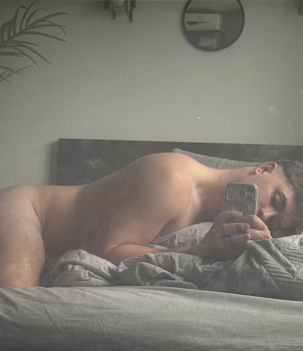 tomnewtt's tweet photo. chillin https://t.co/BpmMkwBOMZ