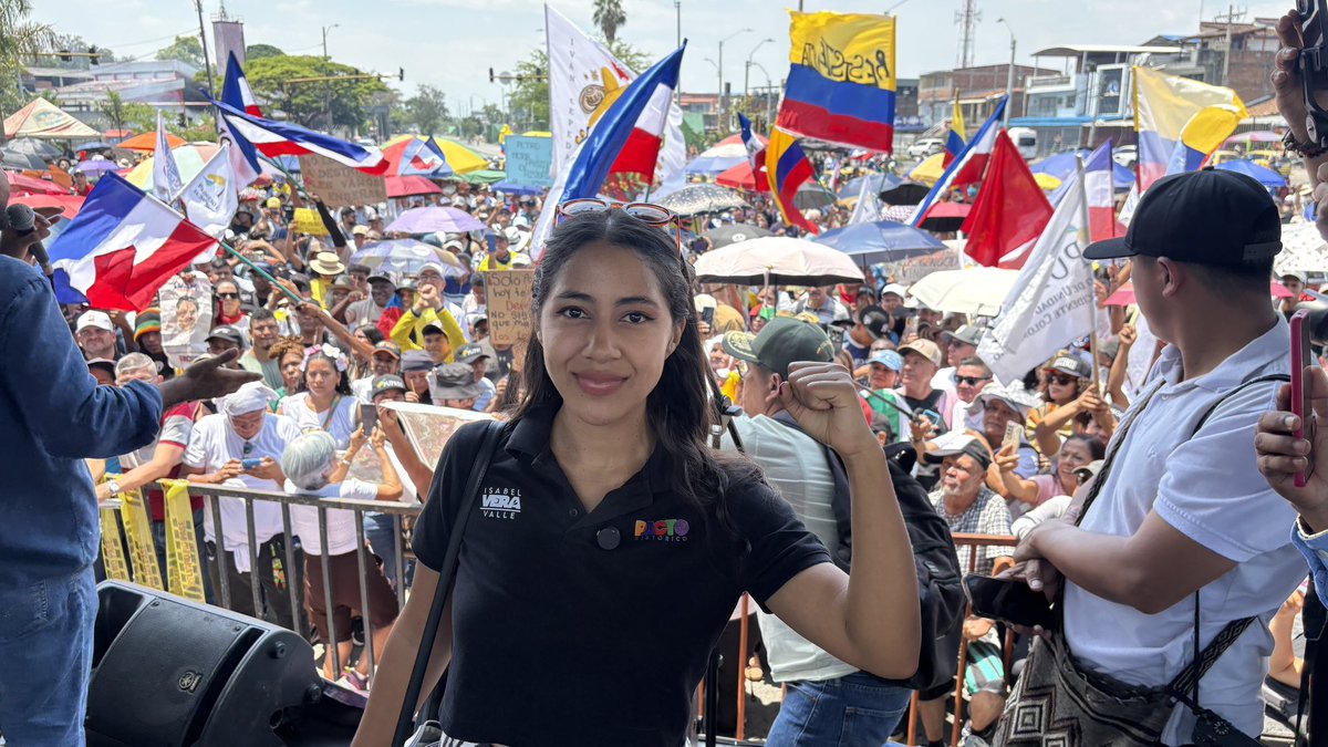 IsabelVeraPacto's tweet photo. Eder declaró ‘Día sin carro’ para que el pueblo no saliera de sus casas, pero la gente se volcó a las calles a pie y en bici, con el corazón vivo y chupando sol. Hoy Cali y el Valle declara que #SomosOposición https://t.co/dWQAp8GUzq