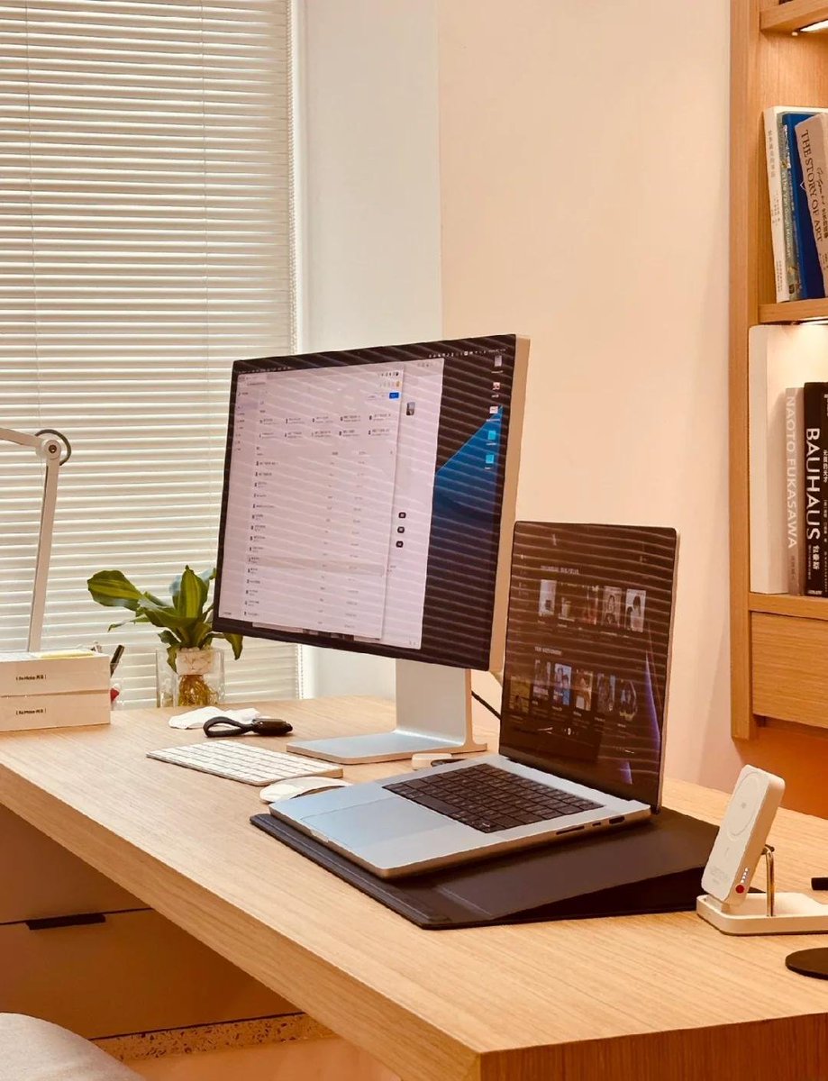 RaeBird5z70's tweet photo. Adjusted my sleep schedule to 11PM bed + 7AM wake up—no more late-night scrolls! Feeling way more energized for today’s workout and work. Small shift, big win. https://t.co/mTOEEoWCzX