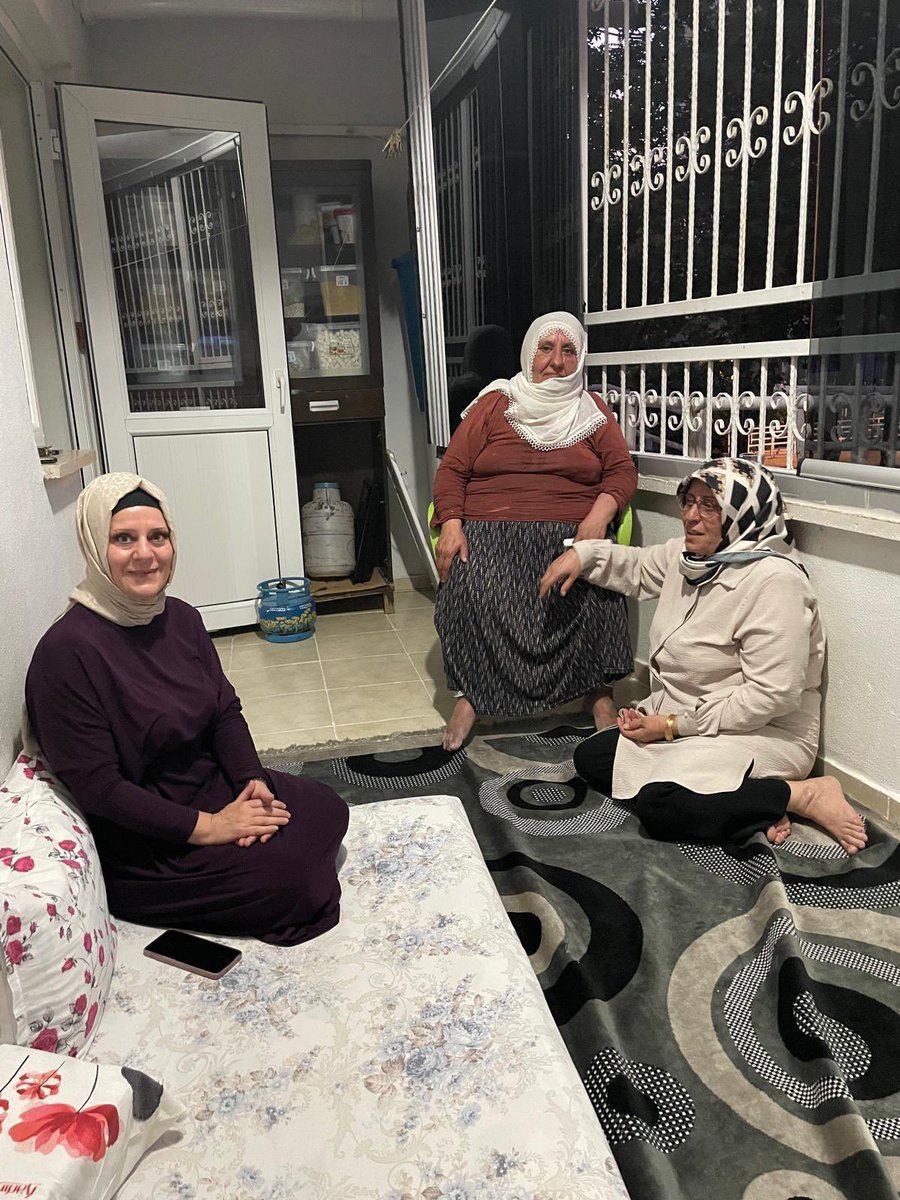 Akkadindiyarbkr's tweet photo. 📍 Hane Ziyareti

İl Kadın Kolları Başkanımız Sn. @mervenurseyit ’in öncülüğünde, il teşkilatımızla birlikte kıymetli hemşehrilerimizi hanelerinde ziyaret ettik.
Gönüllere misafir olup samimi sohbetler gerçekleştirdik, talep ve önerilerini dinledik. #akkadın #Keşfetteyiz https://t.co/RSv8NaK3gZ