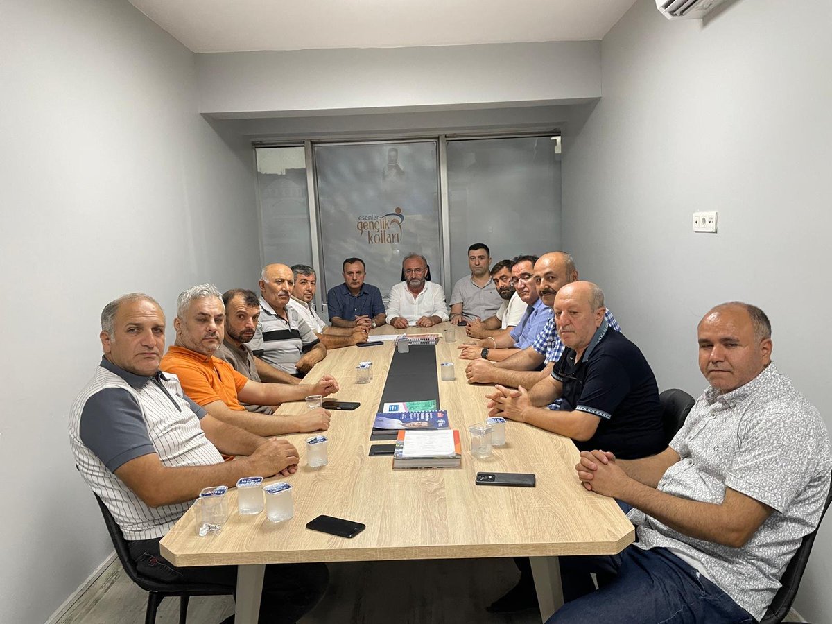 Ahmet0972's tweet photo. Fatih mahalle başkanı @ademkk165576  meclis üyemiz @RGulyuz  ilce sorumlumuz  @NazifeOz58 @cuneytkocaslan @RTErdogan @EmrullahErkus @abdullahozdemir @akpartiistanbul @akparti_esenler @oktayilmaz18 @tevfikgoksu    @vedatdestek    #HerMahallesileEsenler https://t.co/BoHcQdtMc5