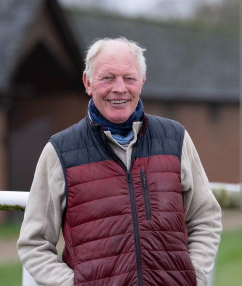 racingblogger's tweet photo. 🥳 GARY MOORE just landed a massive gamble on his 70th birthday at Haydock! 🎂 

Edward Sexton smashed in the betting from 5-2 into 1-1 won doing handstands at Haydock! 💰💰💰

The Moore family will be chuffed 👏 https://t.co/2PA0cZlEES