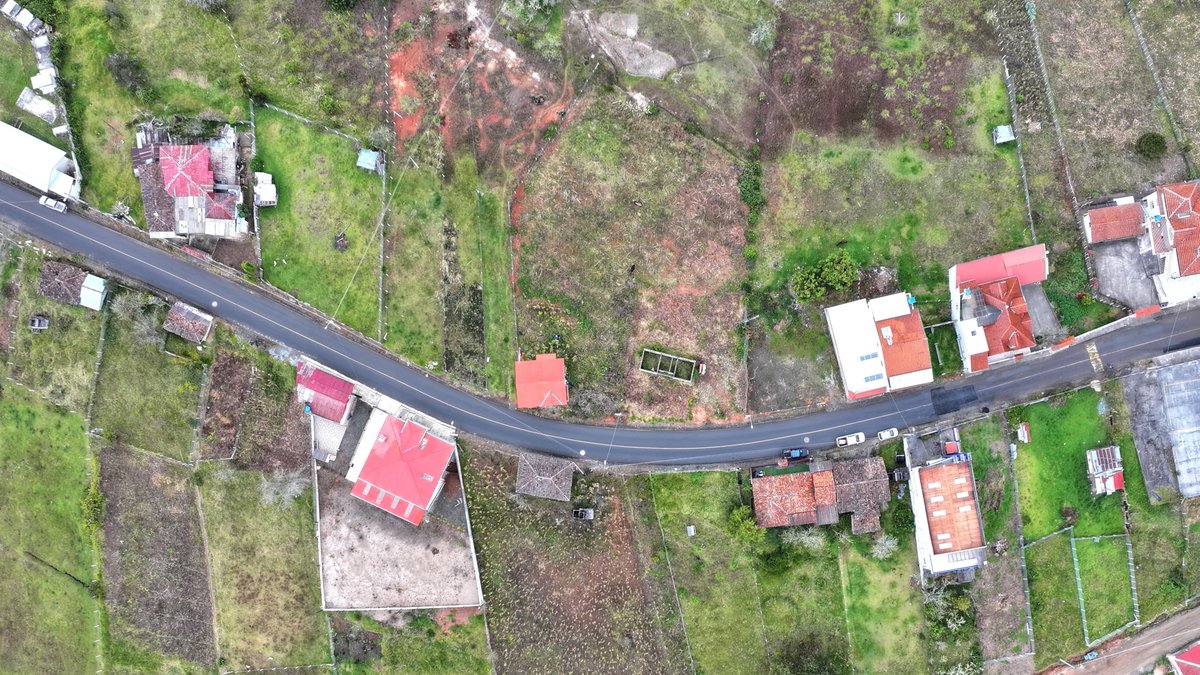 AzuayPrefectura's tweet photo. 📍 En la parroquia Simón Bolívar, cantón #Gualaceo, trabajamos por nuestra gente. 💪
🤝 Junto al GAD Parroquial de Simón Bolívar ejecutamos la construcción de cunetas y bordillos en los 3,82 km de la vía de acceso al centro parroquial, con la inversión de $268.605. https://t.co/YCO25DMhOe