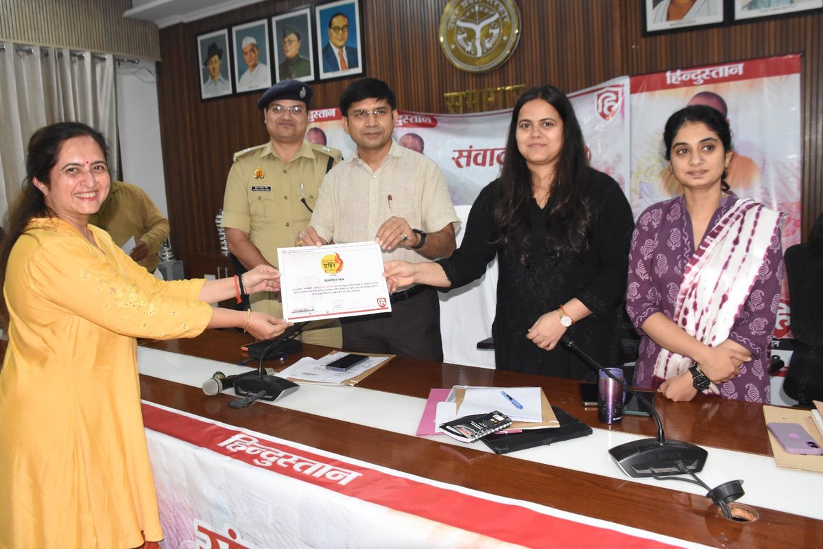 aolritudidi's tweet photo. Thank you @DMMoradabad sir n @moradabadpolice for the honours of my work as counsellor. Honour to be associated wd Nari Uttan kendra since 2017. Thank you Hindustan News for Honouring counsellors #MissionShakti @Uppolice @narendramodi @myogiadityanath @PMOIndia @CMOfficeUP https://t.co/IeDAo0RMDm