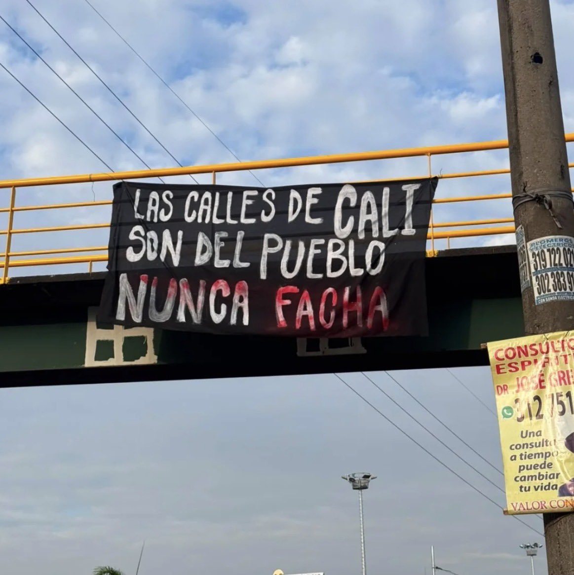 soraindrops's tweet photo. TE AMO CALI Y QUE ABELARDO COMA MIERDA https://t.co/YqXXcJGxlv