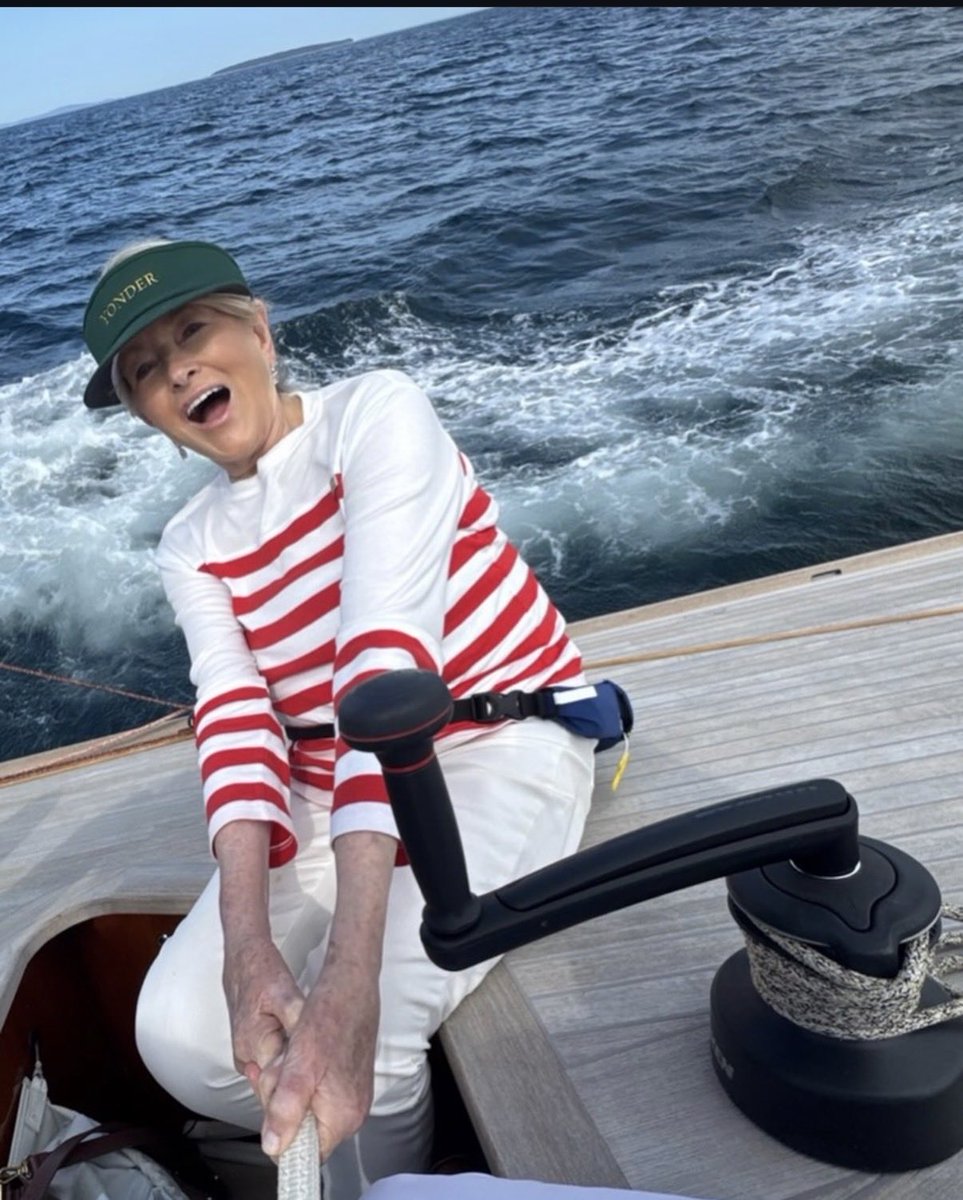 SabirahLohn's tweet photo. The squad… Martha is jealous of M. Y’all are dumb. Martha is worth over 400 million came out out of jail and still rebuilt her life. Your fave got a title and all she can manage to do is sell expired loose fruit spread.🤣🤣
Martha this week living her best life without a care in the world. From her Instagram.