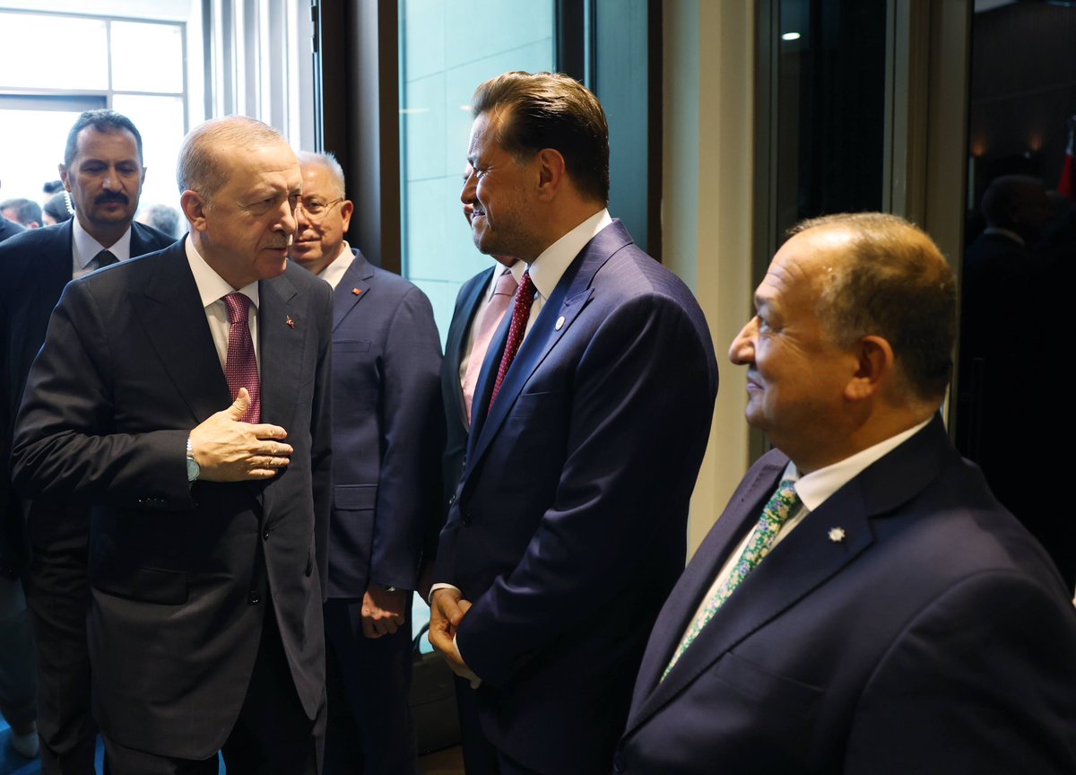 NebiHatipoglu's tweet photo. Cumhurbaşkanımız Sayın Recep Tayyip Erdoğan’la aynı davaya omuz vermenin, aynı istikamette yürümenin gururu tarif edilemez.

Liderimizin yanında, milletimize hizmet yolunda; dün olduğu gibi bugün de aynı inanç, aynı heyecan, aynı kararlılıkla...
@RTErdogan https://t.co/DTDz2rIapf