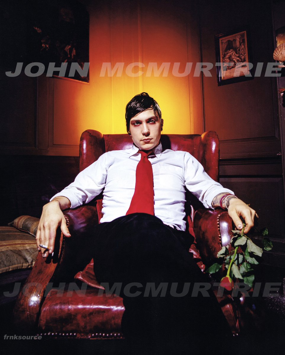 frnksource's tweet photo. NEW OLDS! Frank Iero by John McMurtrie in Soho, London, March 2005.

So happy to share these photos with you guys. I couldn’t find any of them at a higher quality before, so John was kind enough to provide them.

Photo prints, my scans. https://t.co/CxPQWSRZ3U