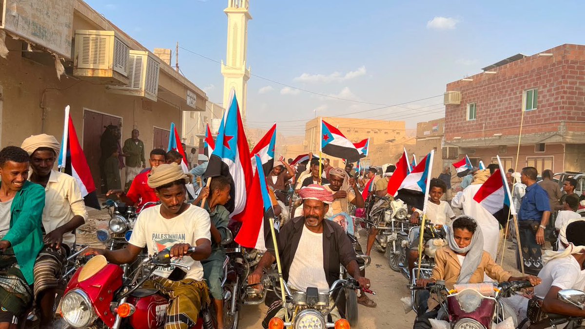 kazeapari's tweet photo. وادي حضرموت | مسيرة حاشدة في منطقة باعلال بمديرية تريم نظمها انتقالي المديرية ضمن برنامج التصعيد الشعبي السلمي، تأكيداً على مواصلة التصعيد وتجديداً لتفويض الرئيس الزُبيدي مطالبةً بتحسين الخدمات.

#وادي_حضرمو #تريم #الخدمات https://t.co/WtNJ33WlSb