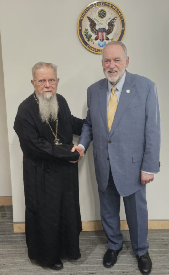 PilgrimsIbillin's tweet photo. ABUNA MEETS WITH AMBASSADOR HUCKABEE
"I went there with many prejudices. After one hour meeting with the Ambassador, I discovered a real human being who is capable to listen..." — Father Elias Chacour

Peace begins when we choose conversation over assumptions. ❤️🕊️ https://t.co/tOUu2It6pc