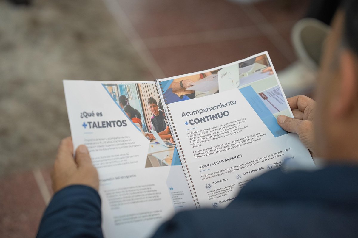 QuintelaRicardo's tweet photo. Fortalecemos lazos internacionales
Hoy nos reunimos con Marisa Acosta Niell, directora de la Secretaría de Género, Generaciones y DDHH, e Ingrid Geymonat, integrante del equipo técnico de +Talentos, del Municipio de Paysandú, Uruguay, quienes visitaron nuestra provincia en el marco de una misión de cooperación entre ambas ciudades.
El objetivo de este encuentro es promover el intercambio de experiencias y conocimientos sobre políticas públicas destinadas a las juventudes, compartiendo iniciativas que puedan inspirar y servir de base para futuras acciones.
Durante su visita a La Rioja, recorrieron escuelas, el Parque de Juventudes, el Núcleo de Conocimiento, el comedor estudiantil y distintos espacios donde las juventudes son protagonistas y participan activamente en la construcción de su presente y su futuro.
Seguimos construyendo puentes y compartiendo experiencias para generar más oportunidades para nuestras juventudes.