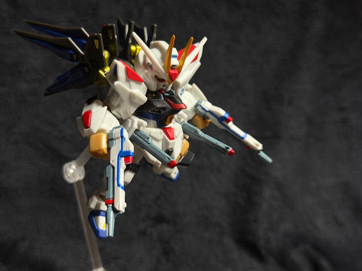 Horun6N's tweet photo. ストライクフリーダムガンダム 弍式

スパロボでマイフリの映像観てストフリ弍式出して筆塗りで部分塗装しました✨

コンパスのデカール付けただけですごく良くなりました☺️
　
#モビルスーツアンサンブル https://t.co/cj5vJi1Dk0