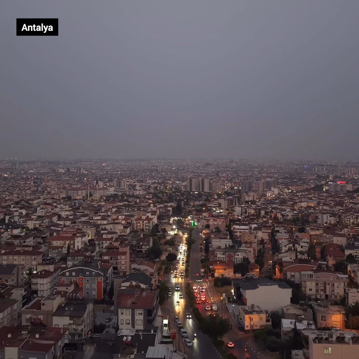 HavaForum's tweet photo. Antalya'da nemden hava kapandı. Şehir sauna simülasyonunda gibi... https://t.co/HA650dQLpl