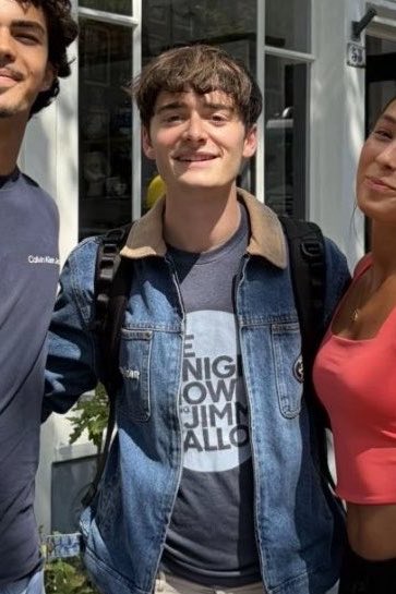 noahsbunny's tweet photo. noah looks so good omg https://t.co/PeugzUUwbk