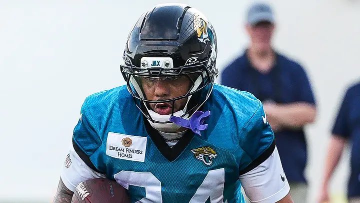 SleeperNFL's tweet photo. Is Chris Rodriguez the goal-line back?

The Jaguars would have Bhayshul Tuten start off drives in practice - and Chris Rodriguez would come in inside the 10 yard line, per @_John_Shipley https://t.co/1eJv4lSroB