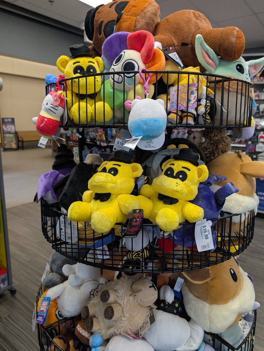 Jay12163757997's tweet photo. OH MY GOODNESS GUYS  LOOK WHAT I JUST FOUND AT MY LOCAL GAMESTOP!! THEY HAD LIKE 20 OF THEM WHAT?! 😭 https://t.co/Ev5mSK2KyY
