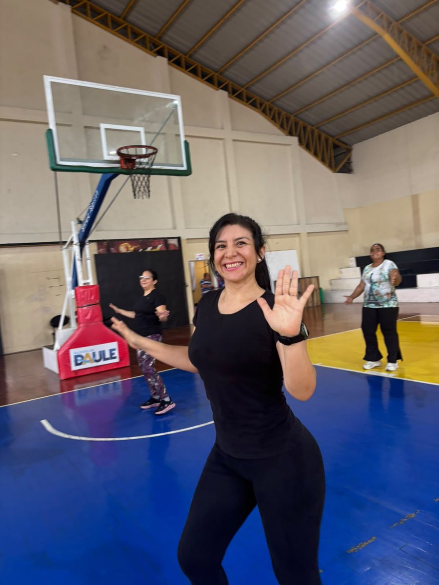 AlcaldiadeDaule's tweet photo. 💃✨ Como parte de la agenda por los 25 años de parroquialización de La Aurora, se realizó el Taller de Danza Árabe en el Polideportivo, una jornada llena de ritmo, alegría y aprendizaje junto a la comunidad.
¡Seguimos celebrando esta fecha especial con actividades para todos! https://t.co/mZAQCg60MG