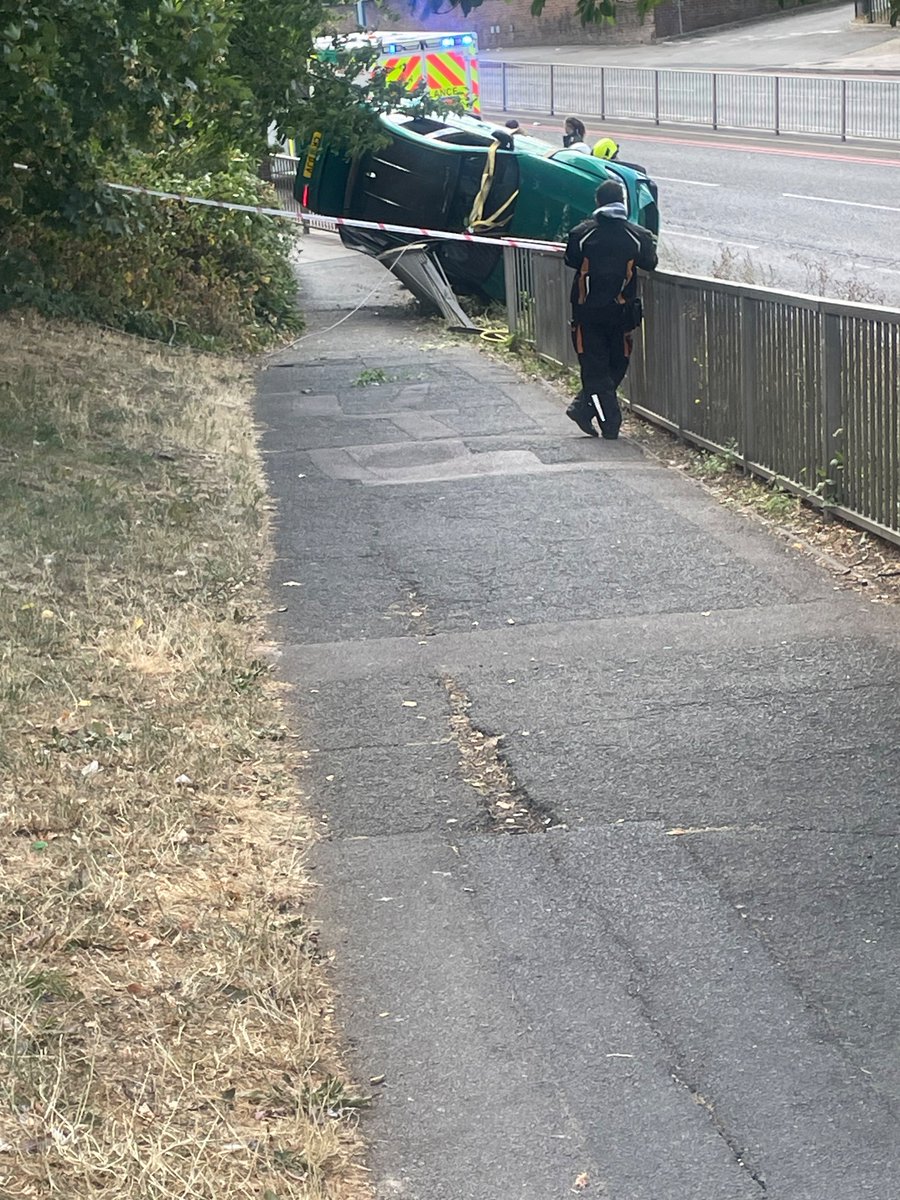 lifemolested's tweet photo. Seen a nigga crash and flip the car over he came out walking so it not ligaments https://t.co/fva2tdHU6H
