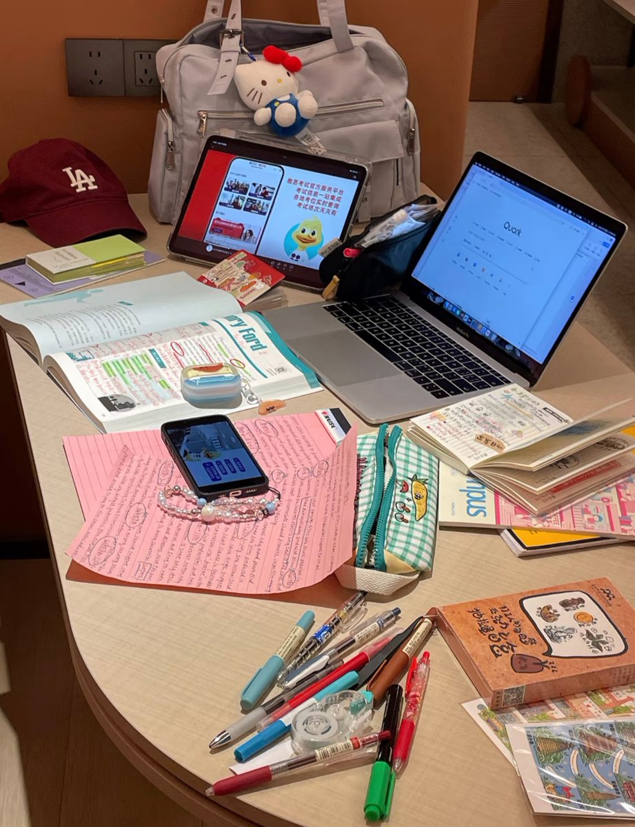 vk321659's tweet photo. New term unlocked! Fresh notebooks, big goals, and endless possibilities ahead. Let’s make this semester count! https://t.co/dbxi6UztrF