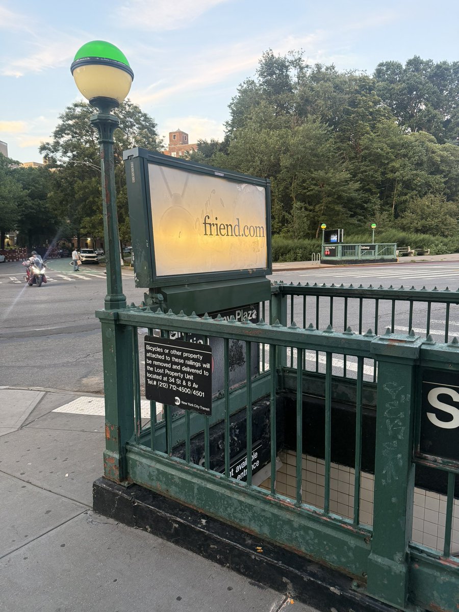 AviSchiffmann's tweet photo. fwiw the billboards were also 100% print for the same reason. As a result many ads are still up (for example this one, picture taken on Tuesday) a whole year later. https://t.co/toKr3815NQ